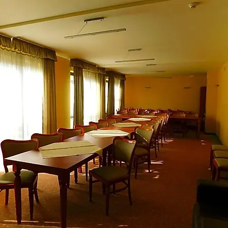 Piast אורחן 3*